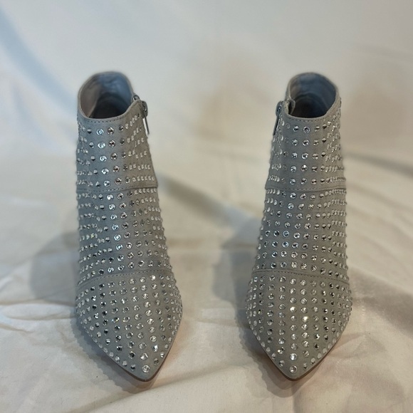 Steve Madden Pristo Bootie in Silver with Silver Studs size 7 - Picture 3 of 13